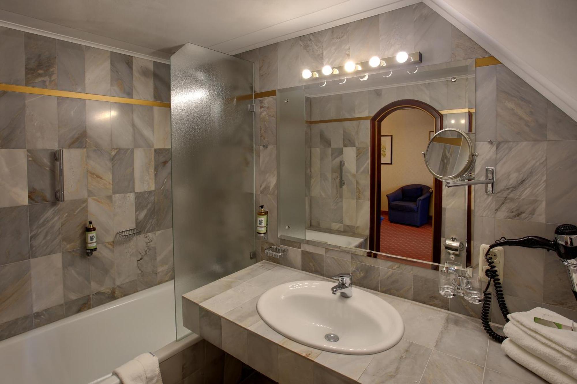Hotel Brauereigasthof Landwehr-Braeu Reichelshofen Szoba fotó