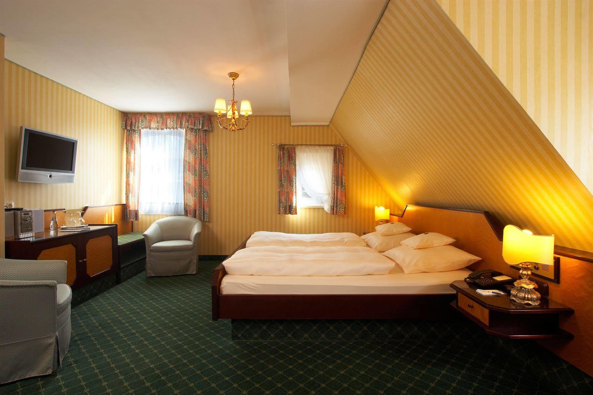 Hotel Brauereigasthof Landwehr-Braeu Reichelshofen Kültér fotó