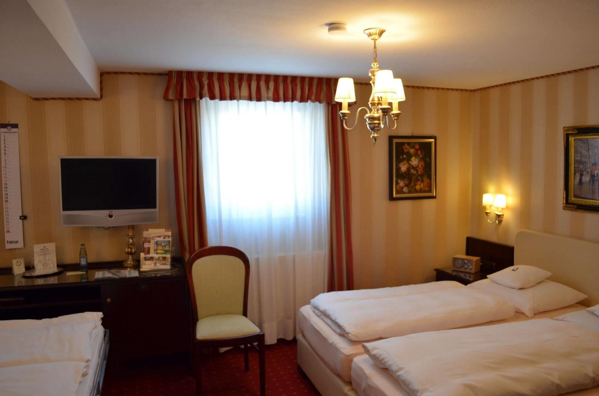 Hotel Brauereigasthof Landwehr-Braeu Reichelshofen Kültér fotó